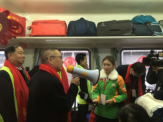 张宏斌出席广东省湖北商会2017 暖冬行动·爱心专(图1)